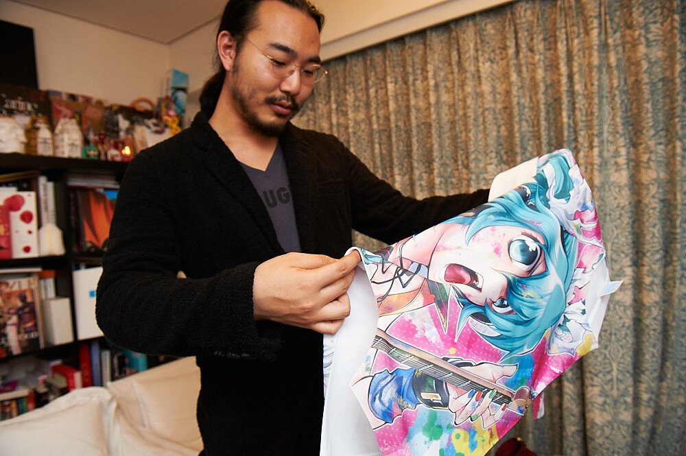 Tokyo Otaku Mode specially presented Tatehana with a [“Full Graphic Hatsune Miku T-Shirt.”](https://otakumode.com/shop/5374331b676156e622000031) Isn’t it cool? 8