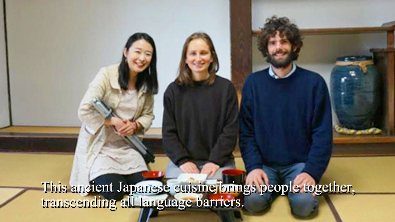 Announcers and Anime Characters Are Here to Give You the Lowdown on Japan! 4