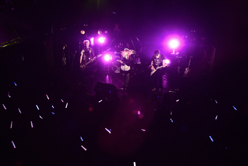 The second half of the concert was filled with one charming and lively song after the next. 9