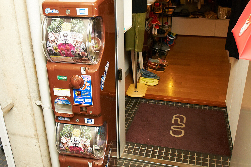 Aiming for High Dimension Anime/Manga Design: MHz Presents the Worlds of *Knights of Sidonia* and *Dorohedoro* in Clothing 31