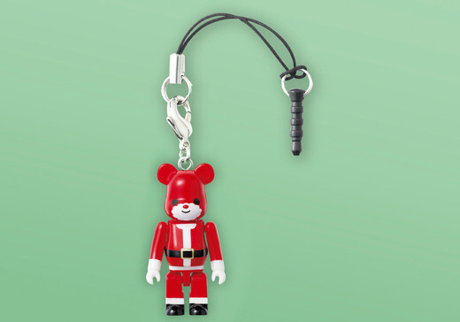 BE@RBRICK TM & © 2001-2013 MEDICOM TOY CORPORATION. All rights reserved. Bear Santa BE@RBRICK Strap (strawberry) 2