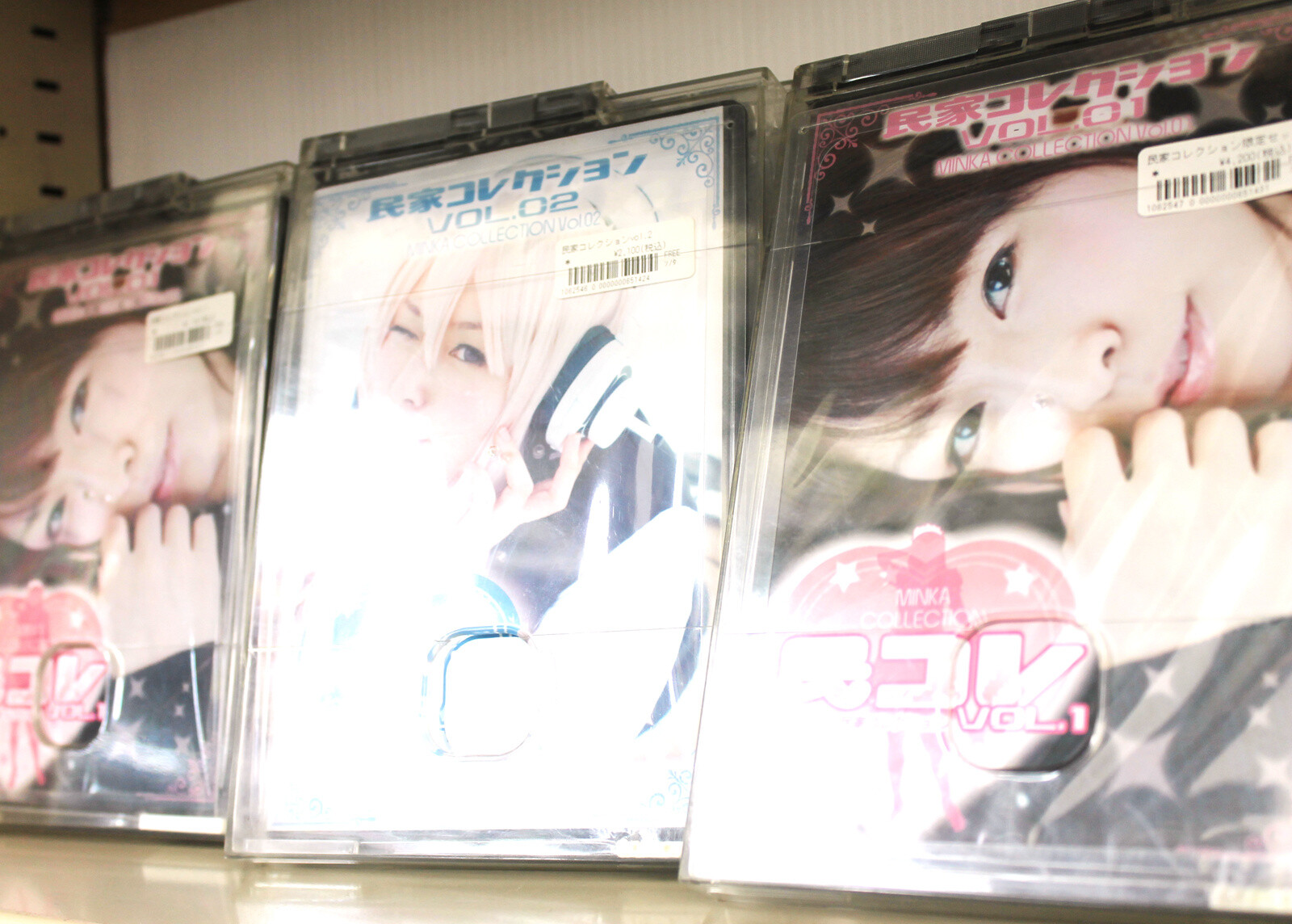 WhiteCanvas Akiba: A Doujinshi and Doujin Goods Specialty Shop in Akihabara 1