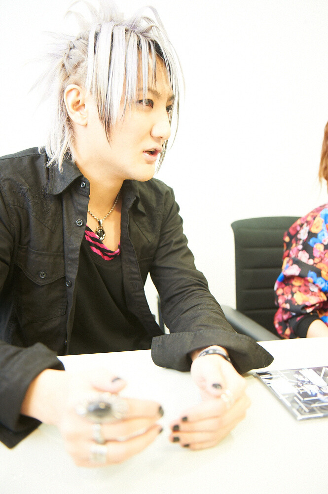 “Sidonia” artist photo 12