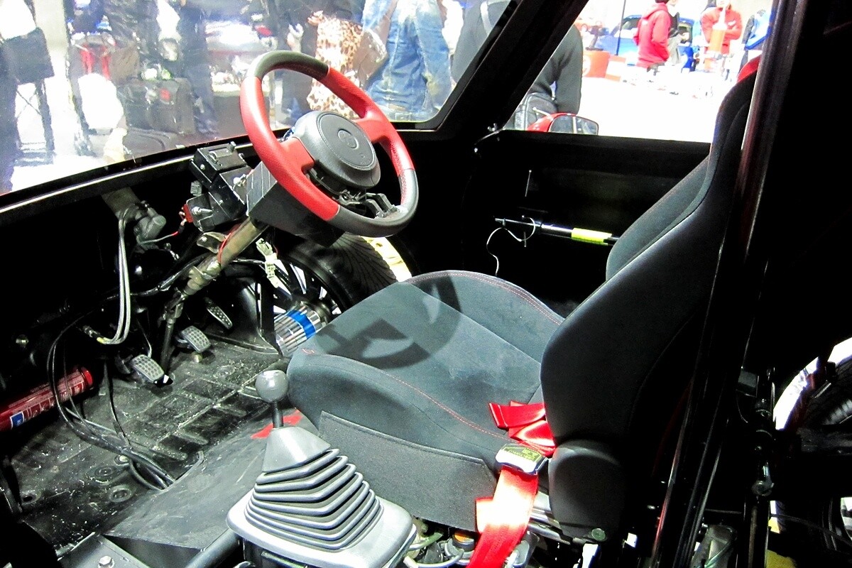 From the Char Auris to a Porsche Itasha, the Tokyo Auto Salon 2013 Wows with Anime Cars 2