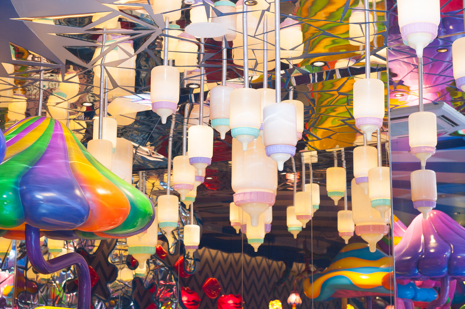 A cafe where you can experience the latest in Harajuku pop culture has opened - the Kawaii Monster Cafe. 14