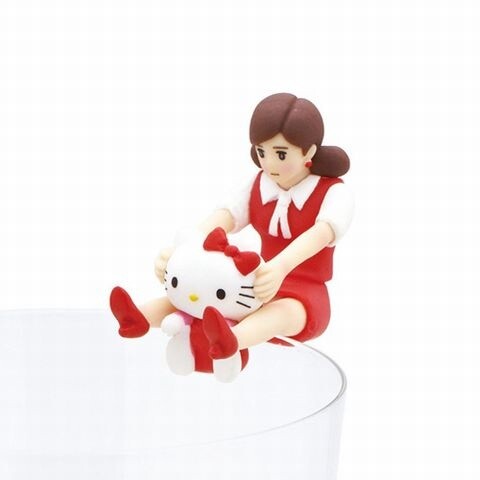Cute Poses with Fuchico on the Cup! A Collaboration Between Fuchico on the Cup and Hello Kitty Comes True 3