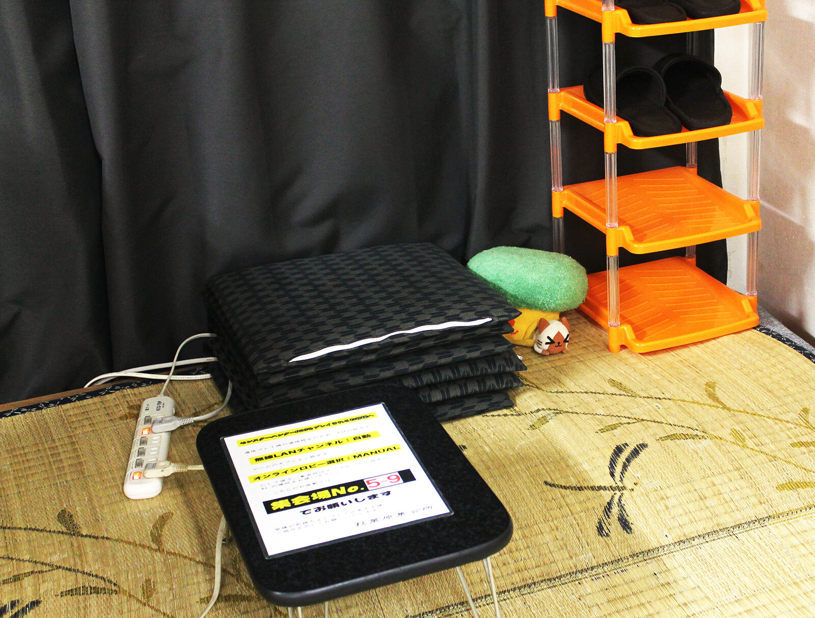 Portable Game Cafe Akihabara Shukaijo: Handheld Games, Cell Phone Games, Play Them All Here! 14