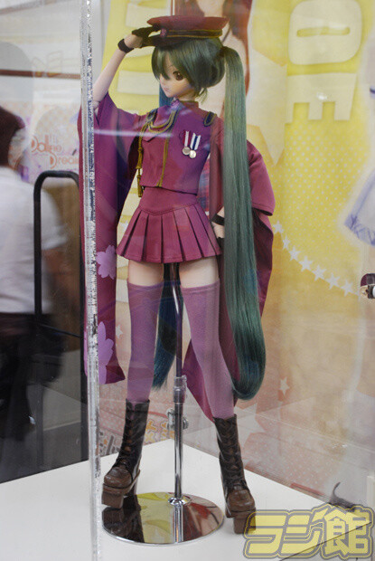 A Gorgeous Dollfie Dream Hatsune Miku Debuts! Fans Come to Photograph Her in Her Senbonzakura Outfit! 6