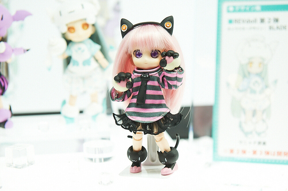 This cat-themed REVdoll Milly costs ￥12,800. The product comes fully painted. 0