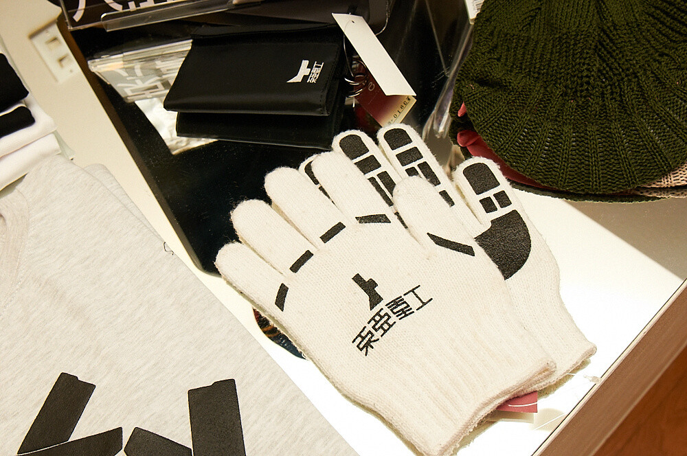 Aiming for High Dimension Anime/Manga Design: MHz Presents the Worlds of *Knights of Sidonia* and *Dorohedoro* in Clothing 4