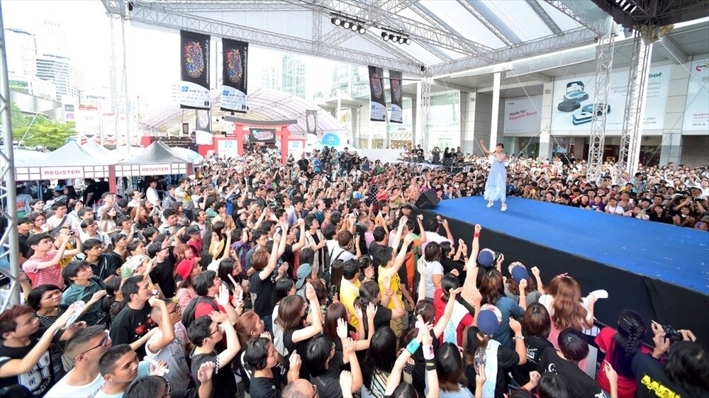 A Quarter Million People Visit Japan Festa in Bangkok 2014, Marin “Feel like a Hollywood Star!” 7