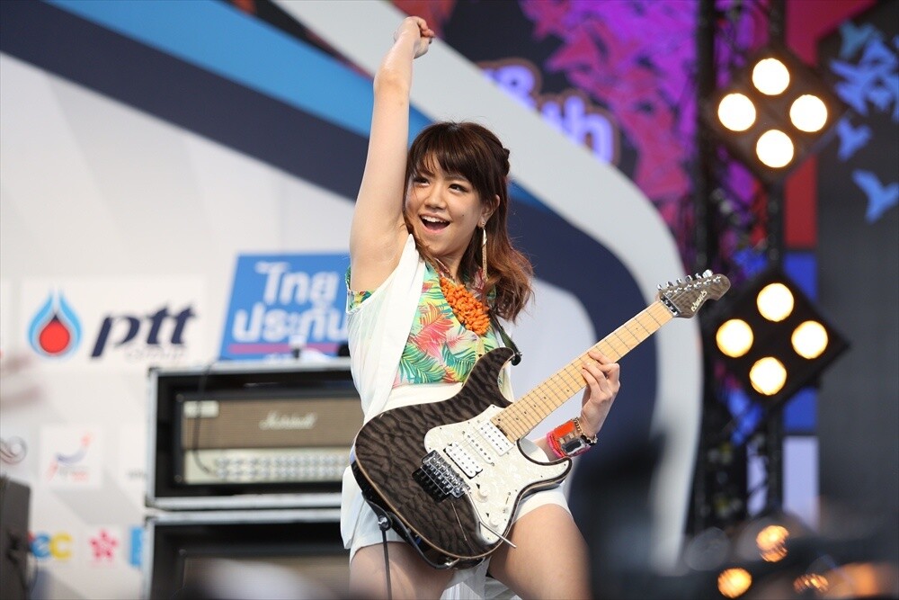 A Quarter Million People Visit Japan Festa in Bangkok 2014, Marin “Feel like a Hollywood Star!” 11