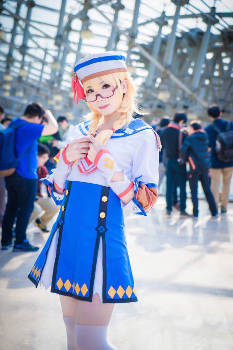 Male teacher in China cosplays as female characters, gets discovered by his own student 10