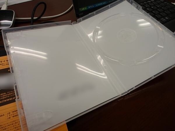 The serial number doesn’t correspond to the number on the license registration card, but rather the number on the back of the software package. 2