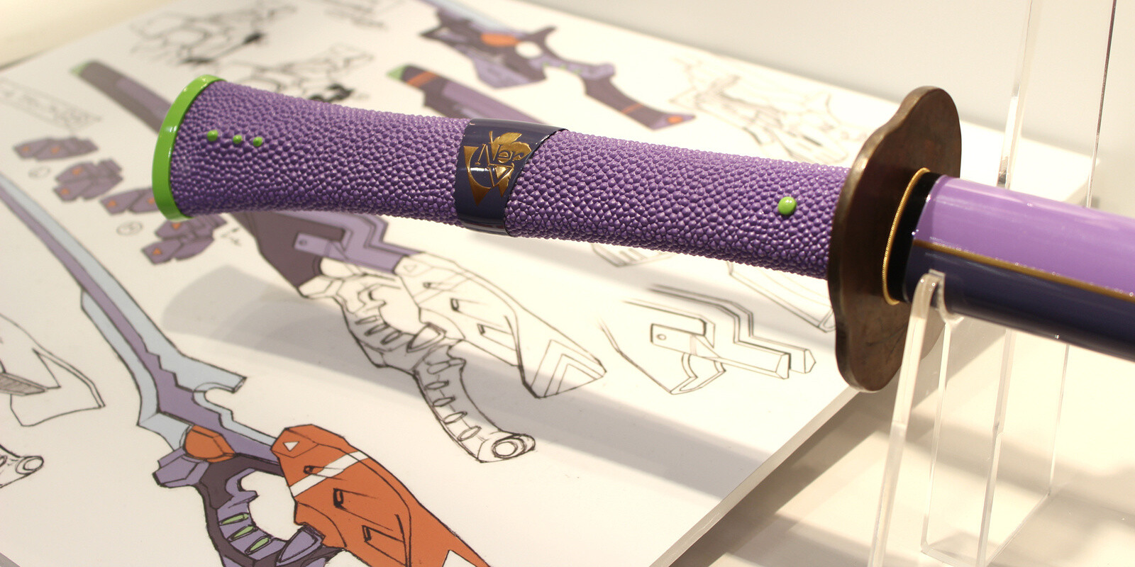 In the story, this is the first weapon made after Japanese swords with reversed engineering. 3