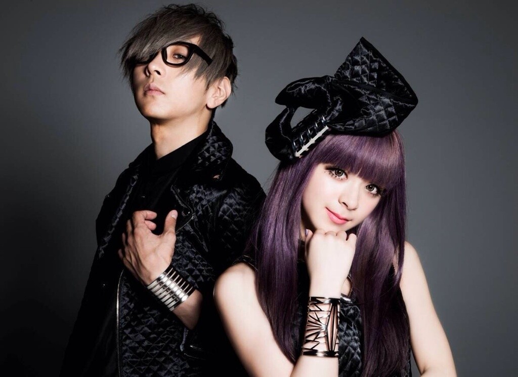 3rd single *BLAZING* main artist photo  12