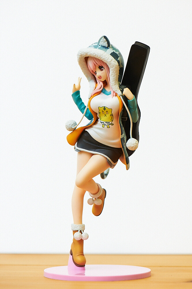 She has a cute look even wearing everyday clothes! 32