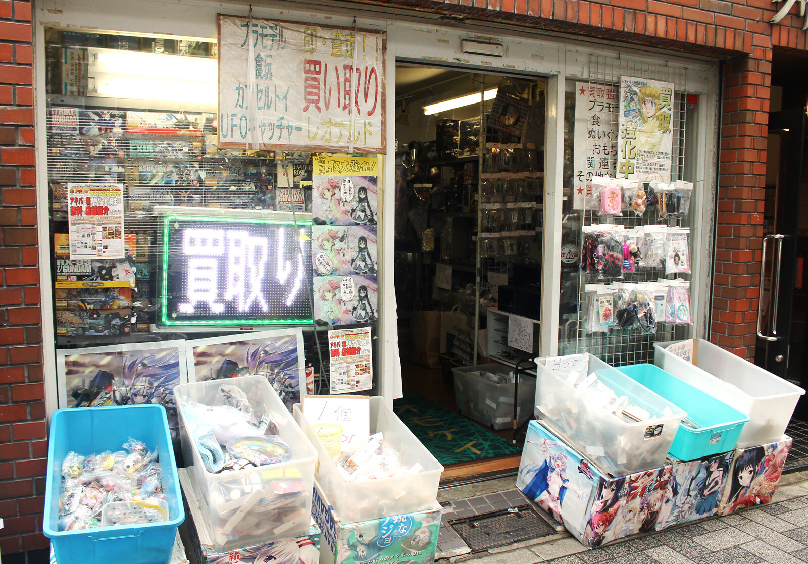 Leomokei: Plastic Models and Figures Abound in this Specialty Shop 19