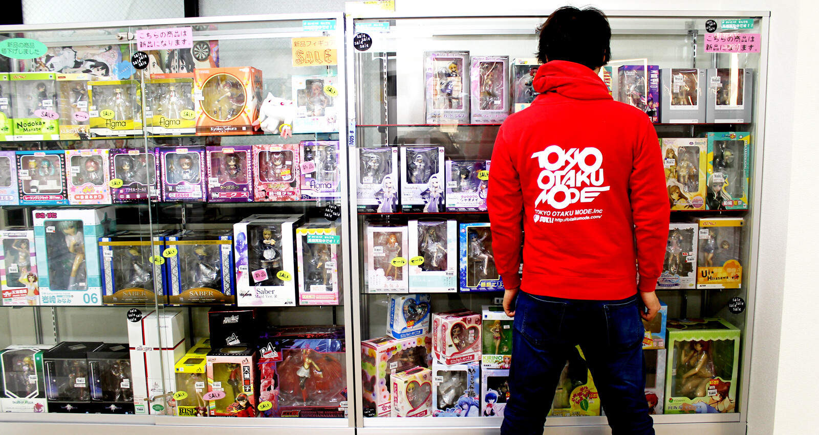 FIGURE R: One of Akihabara’s Largest Figure, Chogokin, and Doll Shops 0