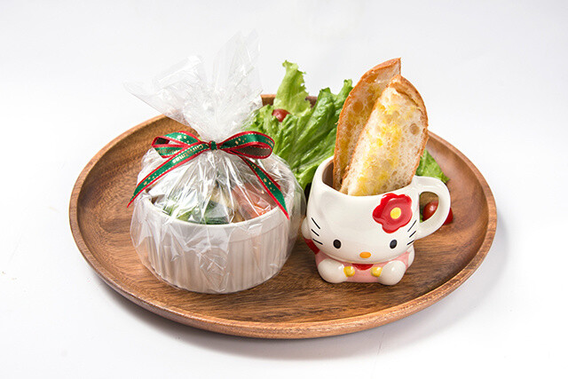 Merry Christmas with Hello Kitty! Café Featuring Hello Kitty Opens in Shibuya 2