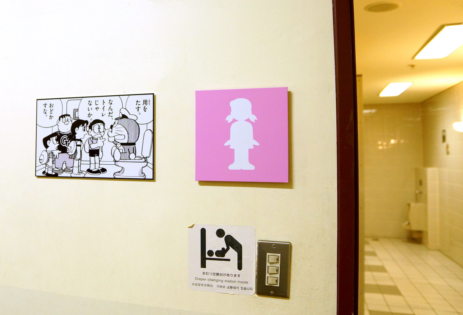 Also, such casual playing in the bathroom. 21