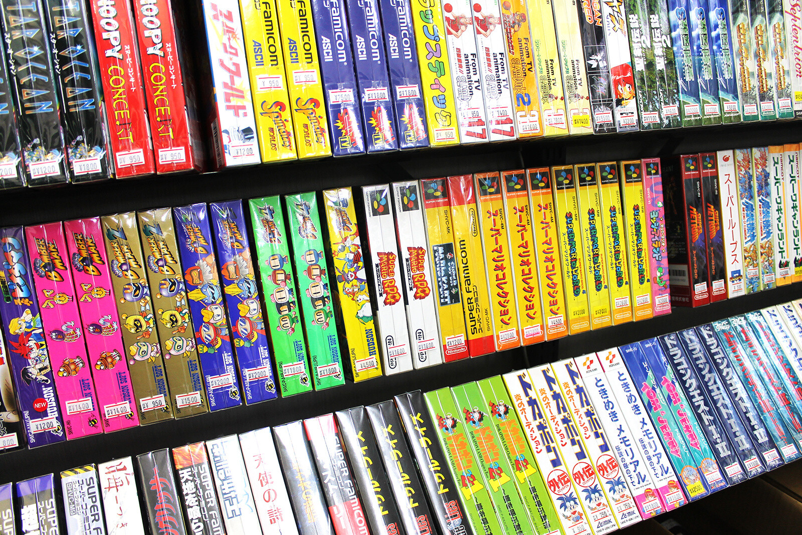 FRIENDS: An Akihabara Game Shop Filled to the Brim with Nostalgic Retro Games 15