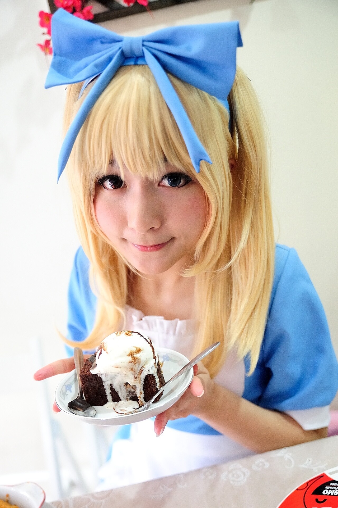 Momo was adorable during the whole event! We'd love to split this cake with her. We see two spoons!  3