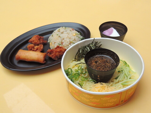 Navy Admiral Fujitora’s collaboration dish (curry reimen) is being sold at The Dragon’s Pearl. 19