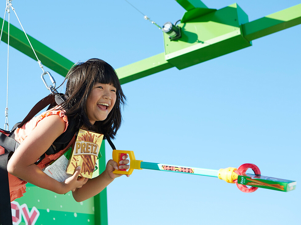 This Human Crane Game Looks Like So Much Fun!! 5