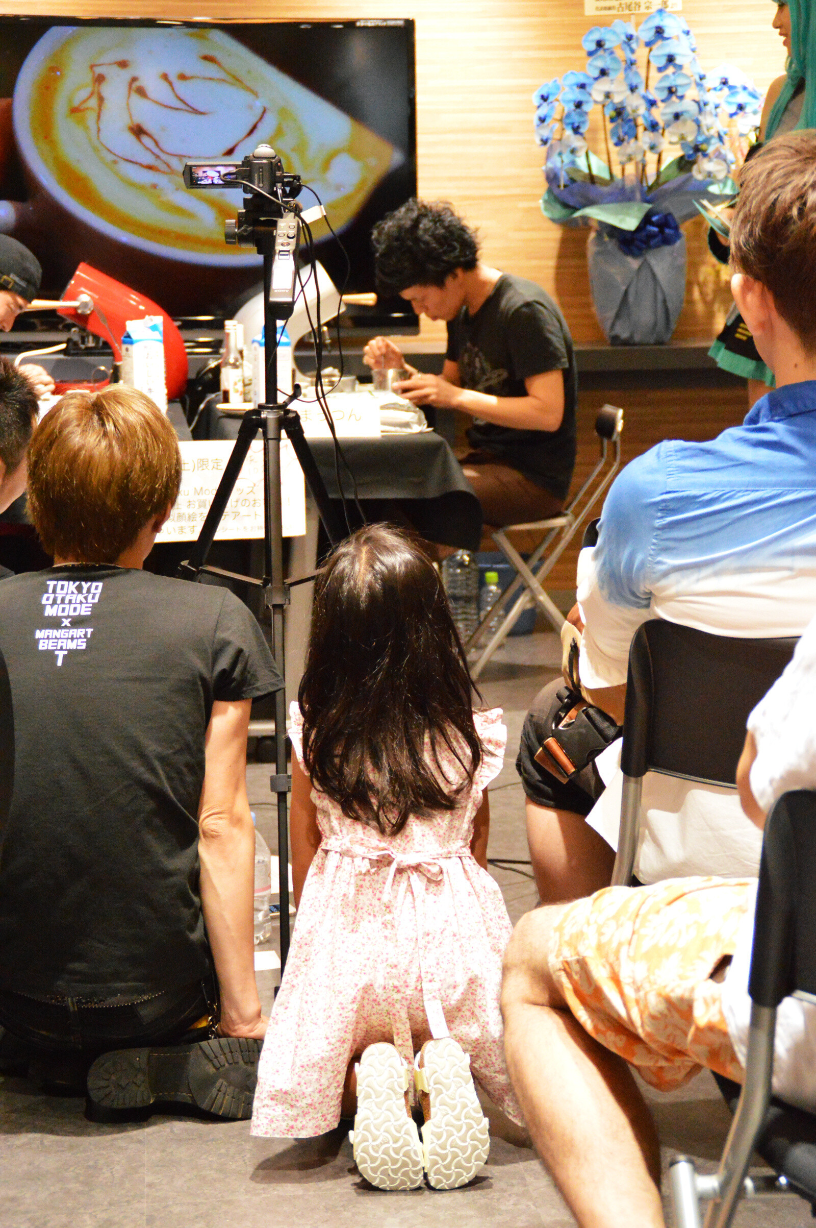 A Hatsune Miku theme ensued in response to Komori’s Hatsune Miku cosplay. 8