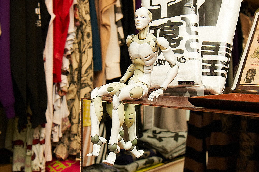 Aiming for High Dimension Anime/Manga Design: MHz Presents the Worlds of *Knights of Sidonia* and *Dorohedoro* in Clothing 32