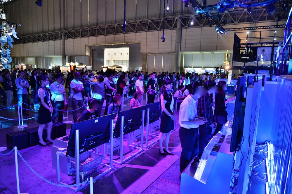 All throughout the event we caught sight of people staring at the demo screens. 7