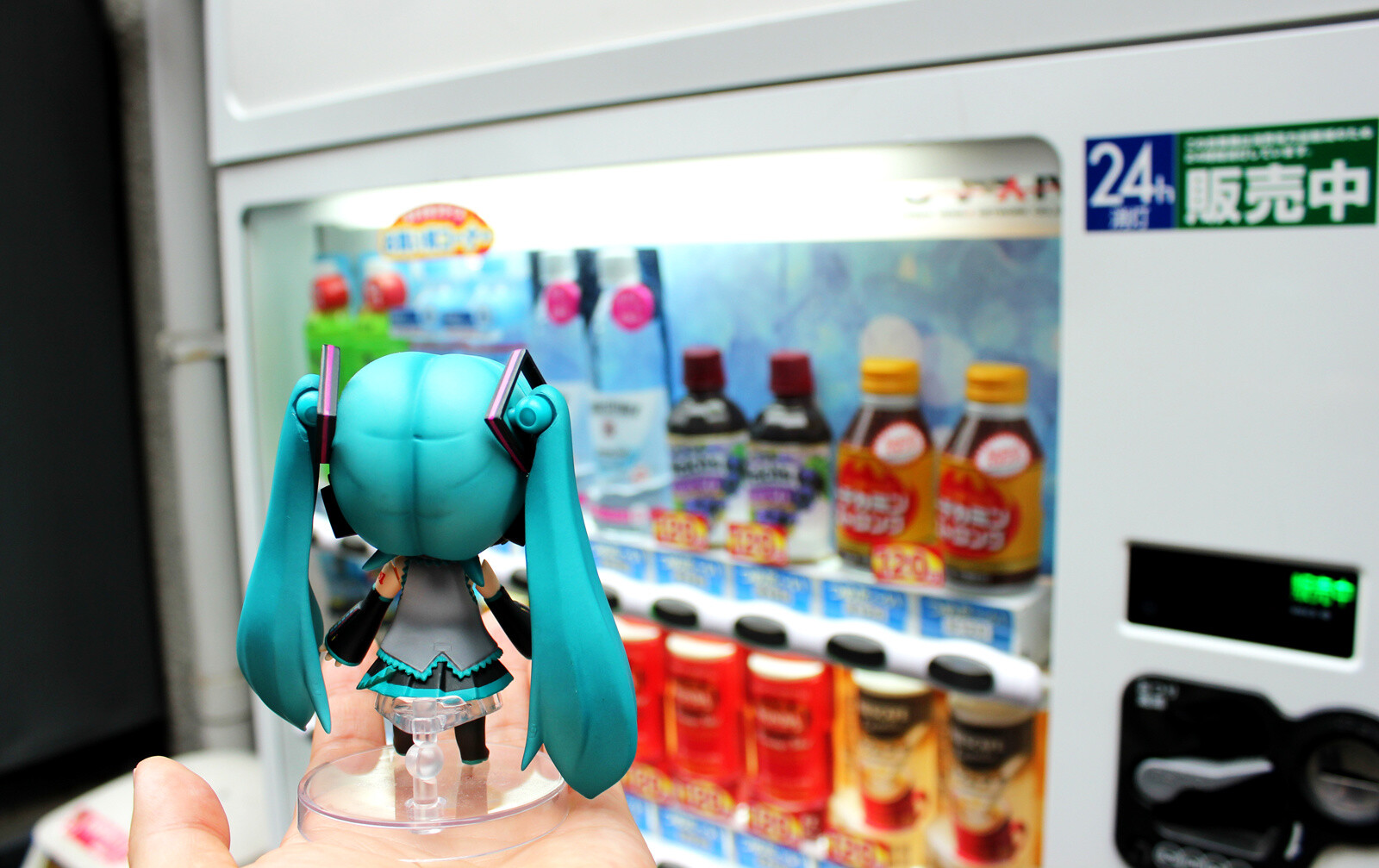 [Buyer’s Blog] Crazy D’s Recommendation: Let's Hang Out with Miku! 6