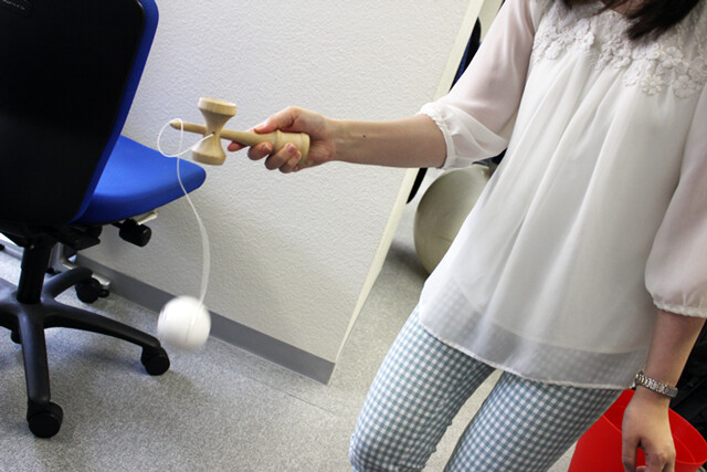 White Kaomojin Kendama 0