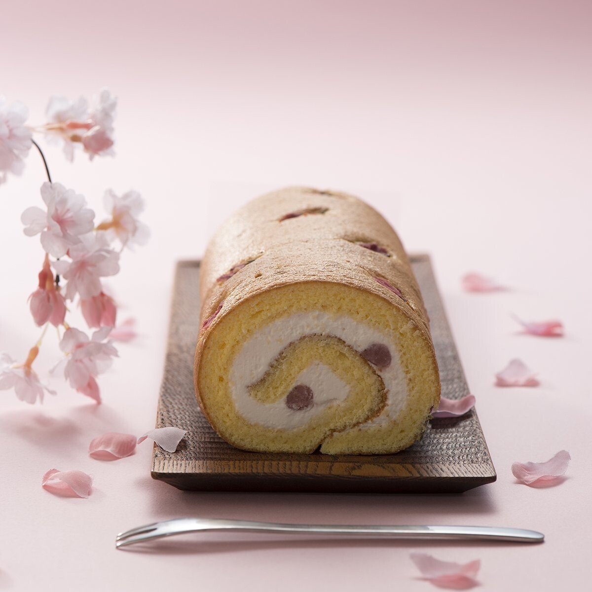 Catch Cherry Blossom Fever with These Sakura-themed Treats! 6