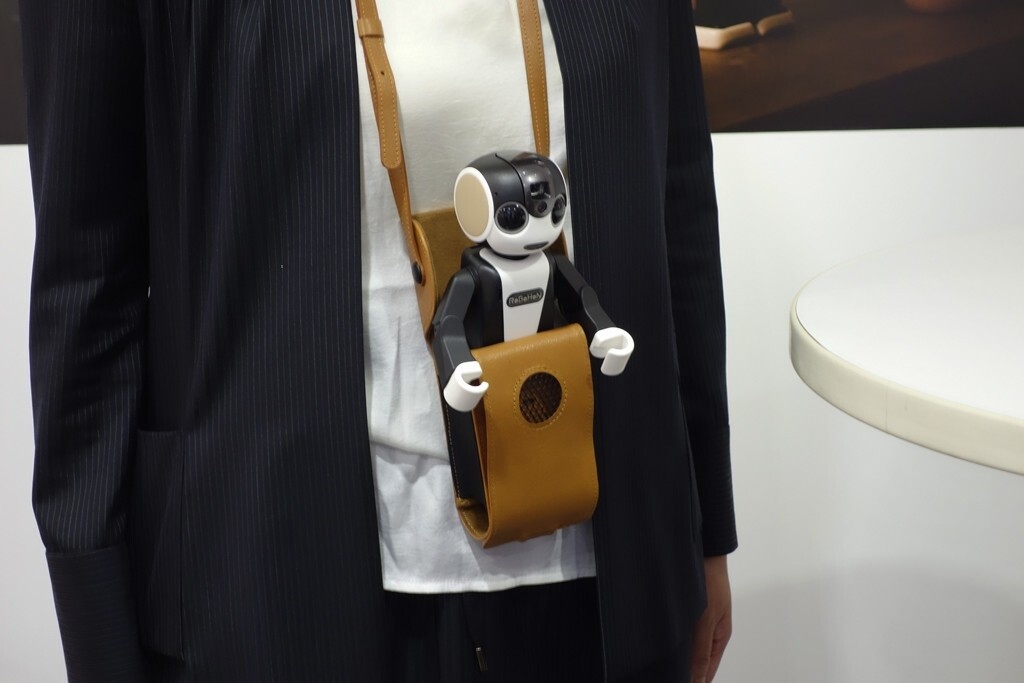 It’s Not a “Smartphone” - It’s “RoBoHon”! Sharp Debuts “RoBoHon” Robot That Also Turns into a Smartphone at CEATEC 2015 4