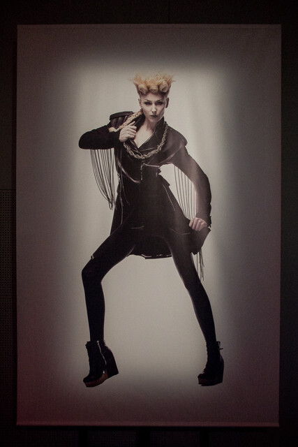 There is So Much *JoJo* Love, the Building Can’t Contain It! *JoJo* Photo Exhibition Being Held Now in Shiseido Ginza Building 16