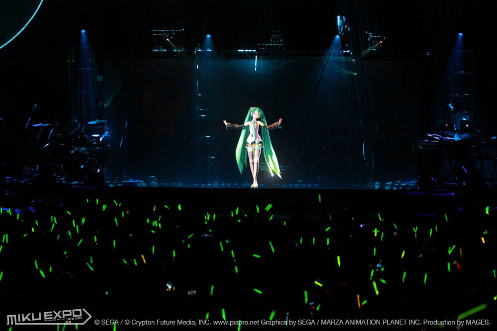 New Yorkers went crazy at the Miku concert. MIKU EXPO 2014 in NY 11