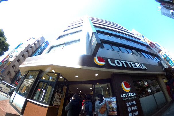 We Take on Lotteria’s 10-Meter Class Titan Burger! 3