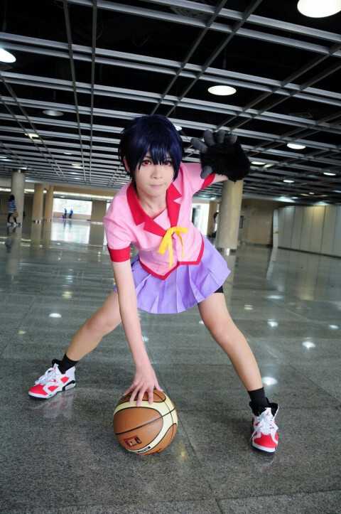 Male teacher in China cosplays as female characters, gets discovered by his own student 12