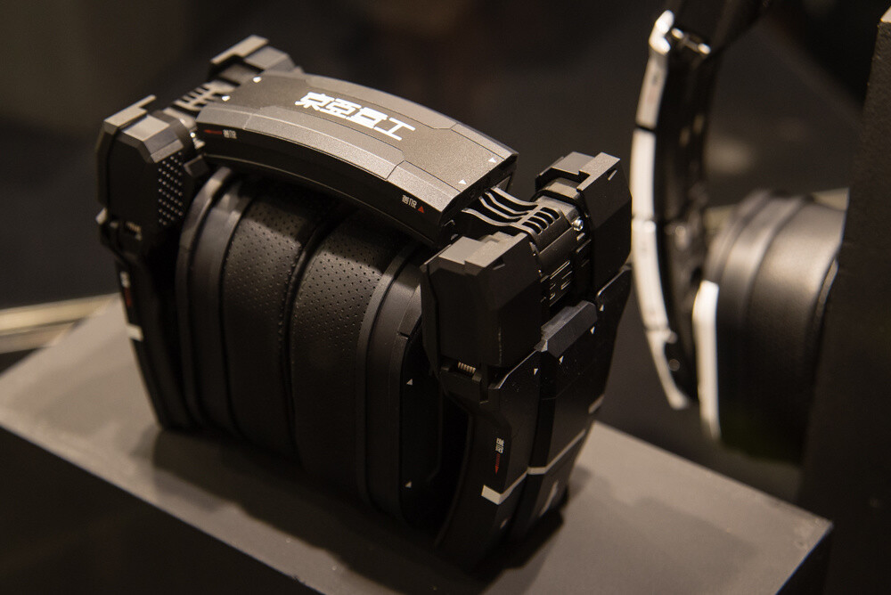 Transforming Headphones Made from an Incredible 256+ Parts! New Brand Now on Sale from Good Smile Company and Linkin Park’s Mr. Hahn 18