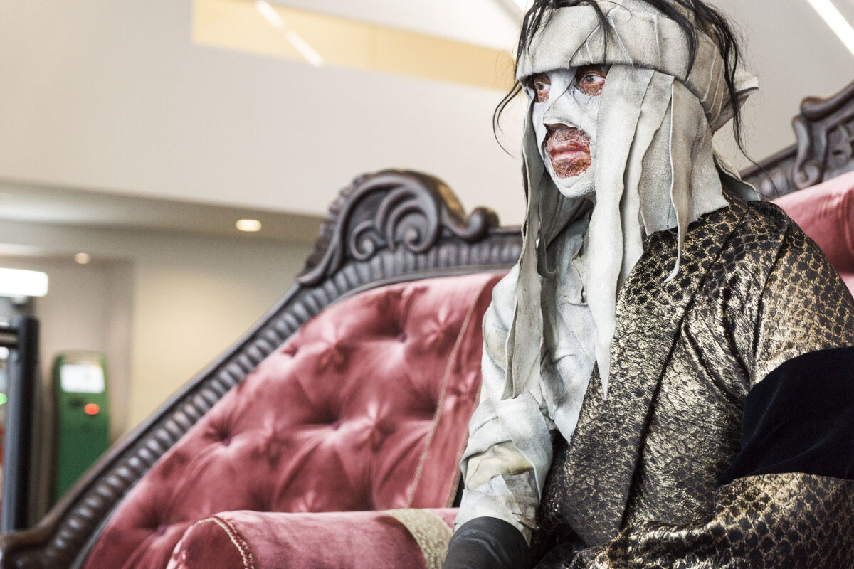 Life-Size Statue of the Deranged Lunatic Makoto Shishio Unveiled in Shinjuku! 4