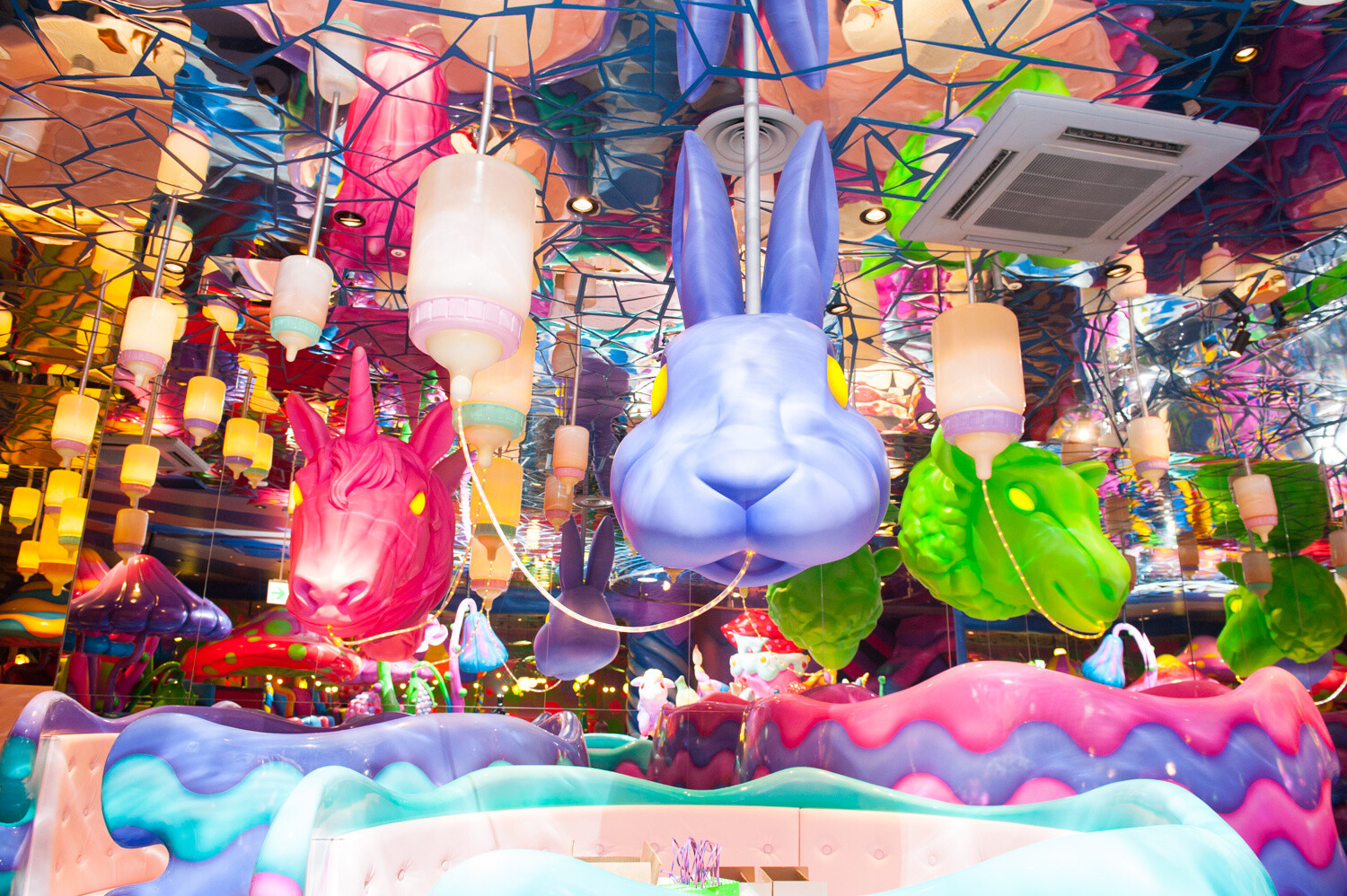 A cafe where you can experience the latest in Harajuku pop culture has opened - the Kawaii Monster Cafe. 11