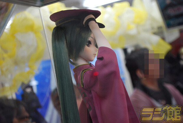 A Gorgeous Dollfie Dream Hatsune Miku Debuts! Fans Come to Photograph Her in Her Senbonzakura Outfit! 10