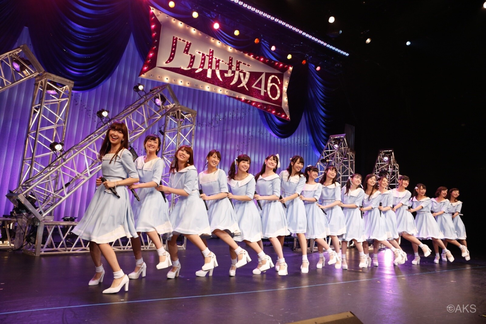 AKB48′s Haruna Kojima Makes Surprise Appearance at Nogizaka46 Concert to Debut “Kojizaka 46” Song! 3