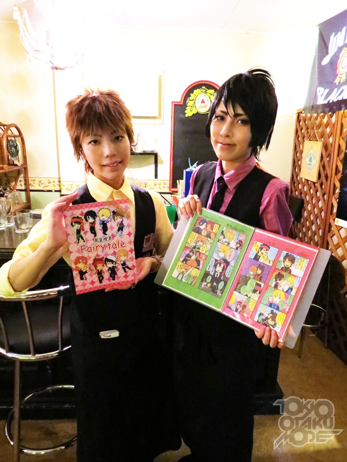 This time, they even sold a doujinshi. 0