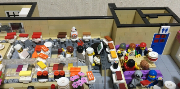 Japanese Lego fan builds a miniature, functioning conveyer belt sushi restaurant 【Video】 3