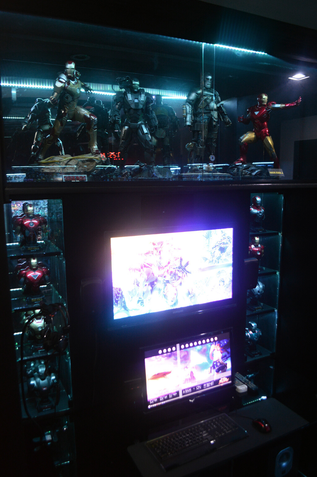 What’s an otaku room? Let’s find out with the winner of the Facebook Otaku Room Photo Contest! 5