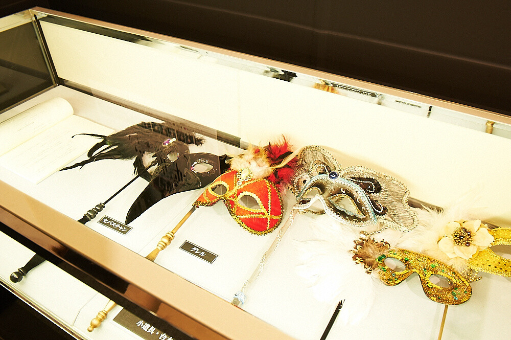 Welcome to the Splendid World of Black Butler - Black Butler Original Artwork Exhibit: The World of Yana Toboso Report 8