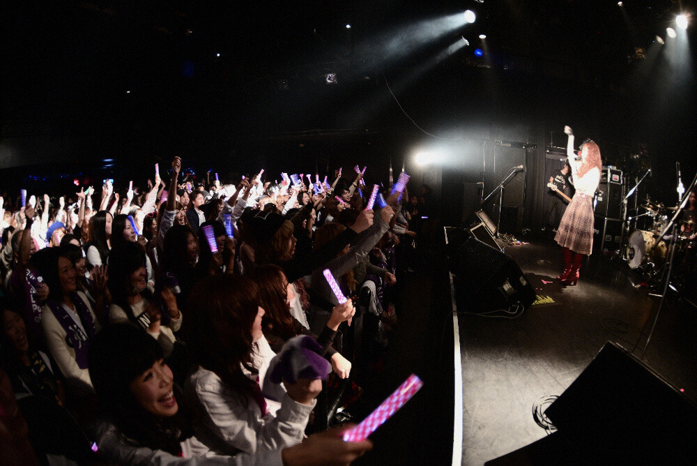 The venue was filled with fans, referred to as MilkyGirls and MilkyBoys. Some were even wearing cute bunny ears. 4